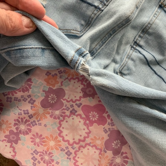 American Eagle distressed light denim sunny jeans size 2 short - Picture 8 of 9